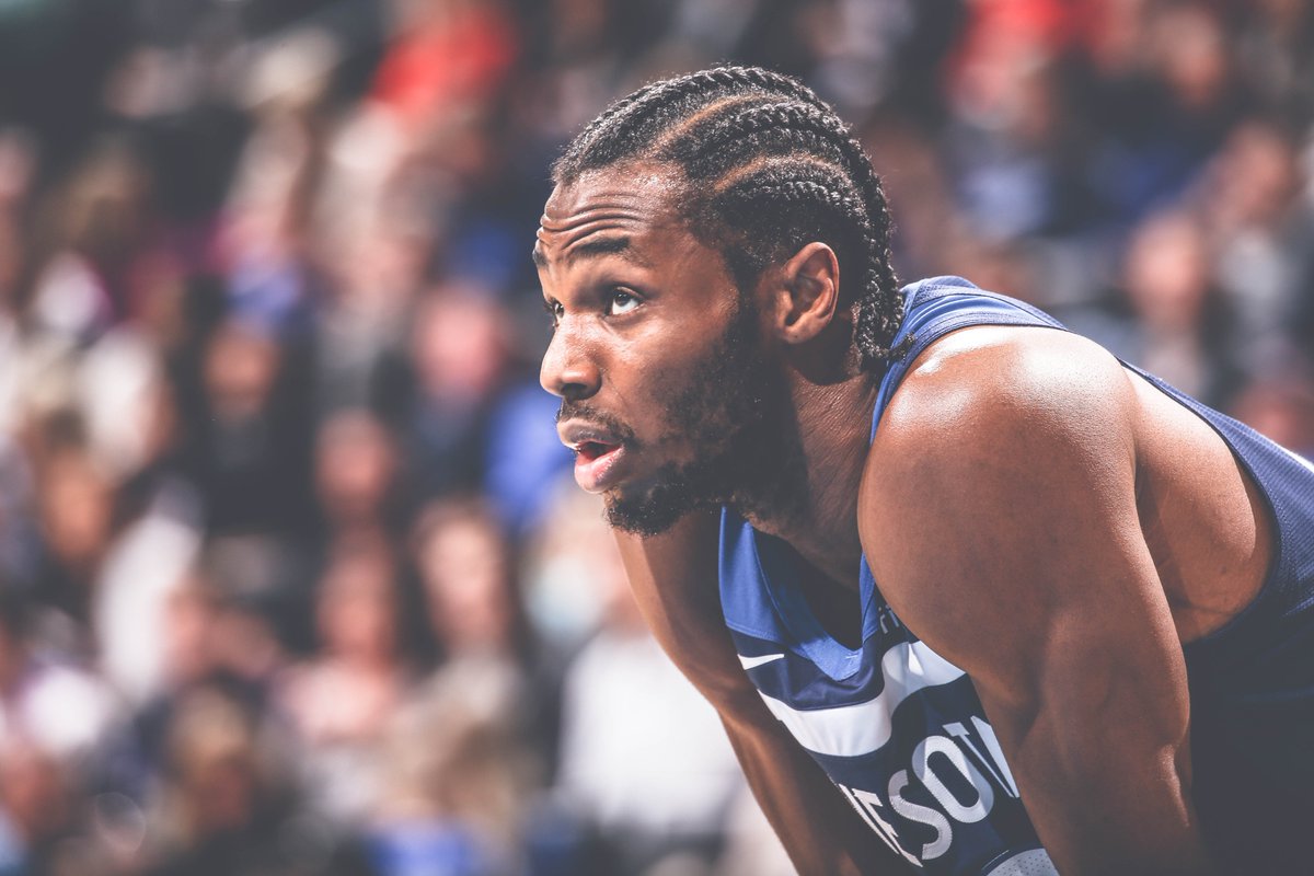 两名中场中 两名中场中