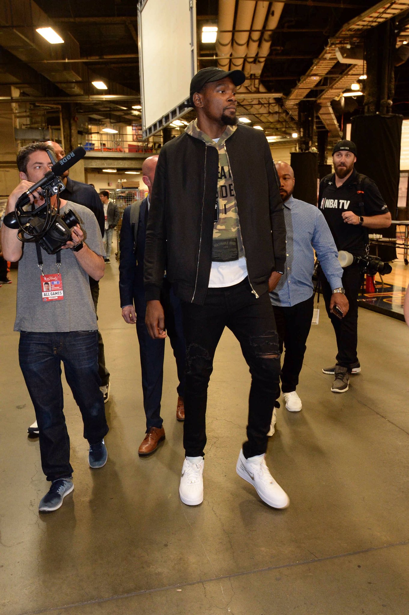 迫对手应战 迫对手应战